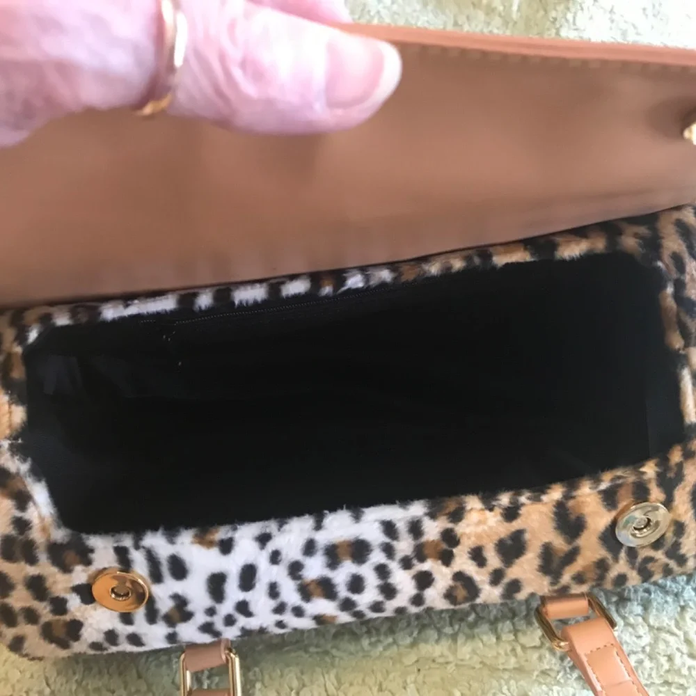 FUN faux leopard barrel bag - Picture 4 of 6